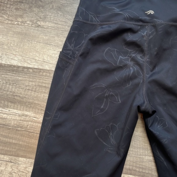 Ideology black floral detailed yoga legging size small - Picture 9 of 12